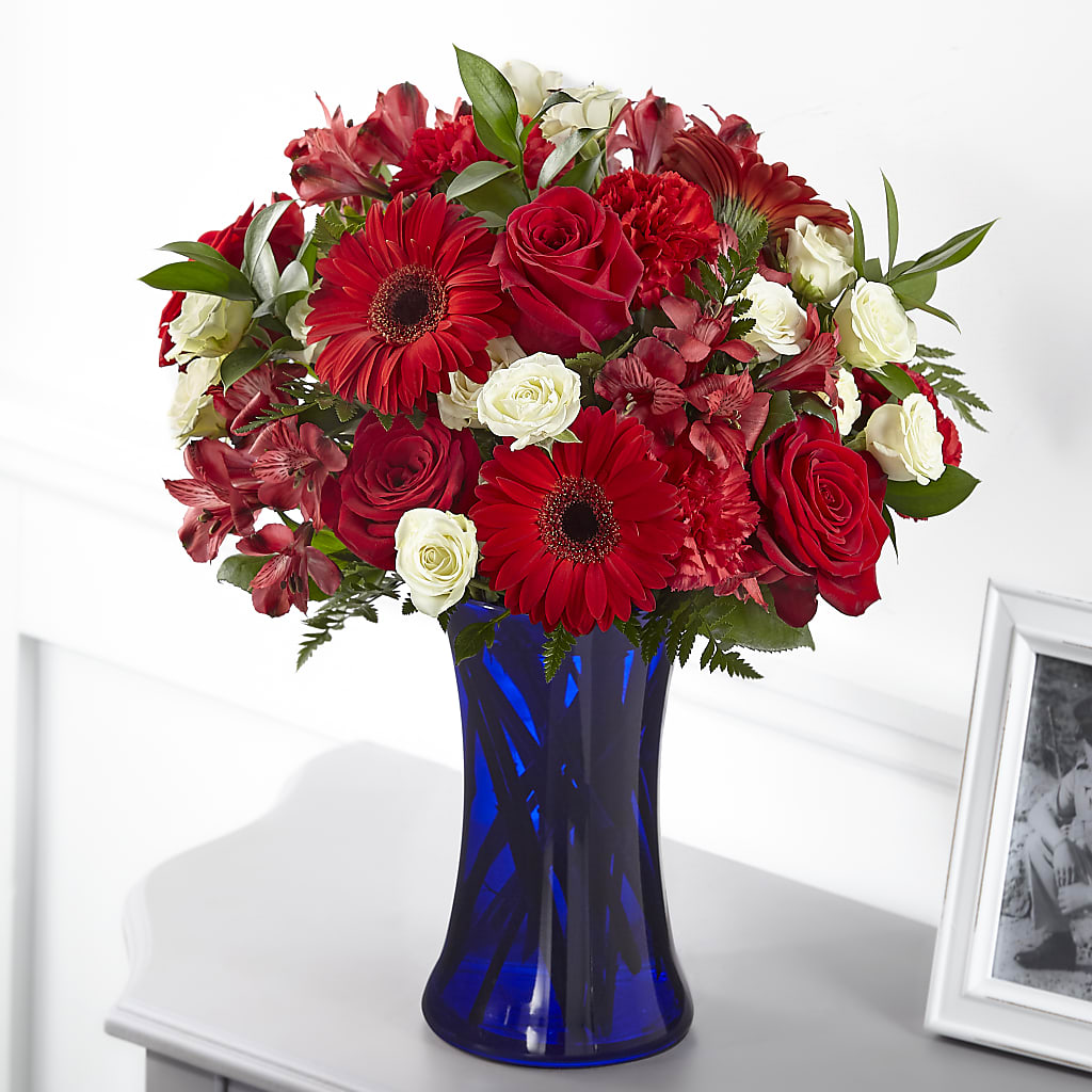 Hearts Embrace Bouquet – Forsberg Flowers Of Marquette Llc, Marquette MI