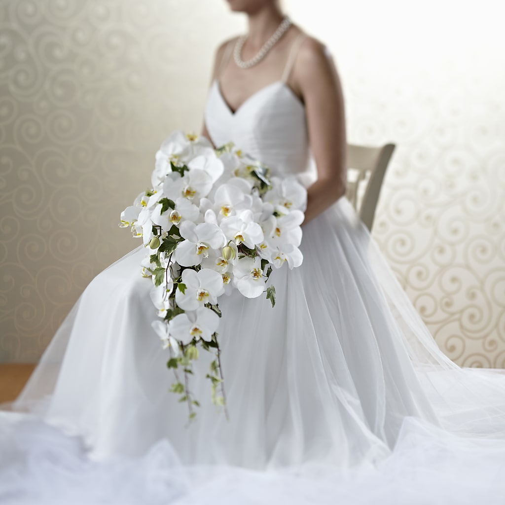 Classic White Bouquet – Forsberg Flowers Of Marquette Llc, Marquette MI